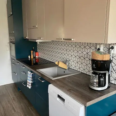 3br Townhouse In A Calm End-unit Position With Own Yard