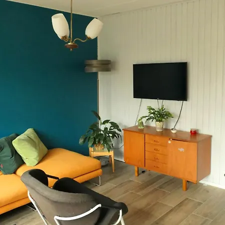 公寓 3br Townhouse In A Calm End-unit Position With Own Yard