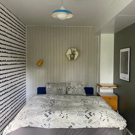 3br Townhouse In A Calm End-unit Position With Own Yard *