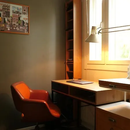 3br Townhouse In A Calm End-unit Position With Own Yard *
